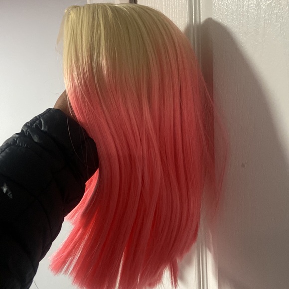 Pink, blonde bob wig - Picture 3 of 3